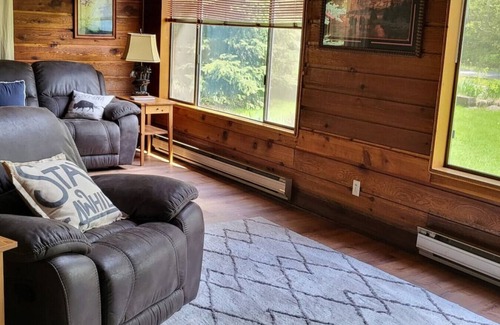 West Glacier Cabin | Going to the Sun Getaway ~ Located in West Glacier, Minutes from park entrance.
