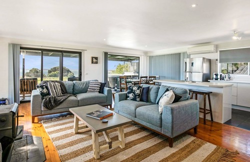 Coronet Bay House | Goku's Shack - Rural and water views with a spa