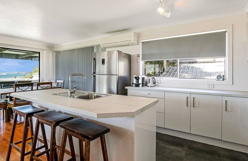 Coronet Bay House | Goku's Shack - Rural and water views with a spa