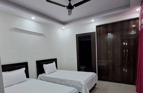 Ghaziabad Apartment | Gokul 3 BD Luxury Apartment D4-1205A Bharat City Teela Mod Ghaziabad NCR