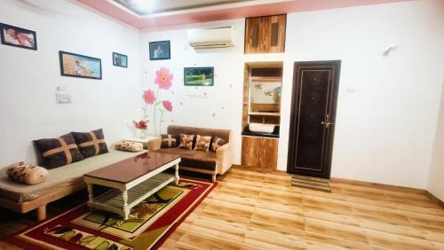 Udaipur Apartment | Gokul Niwas Home Stay Three