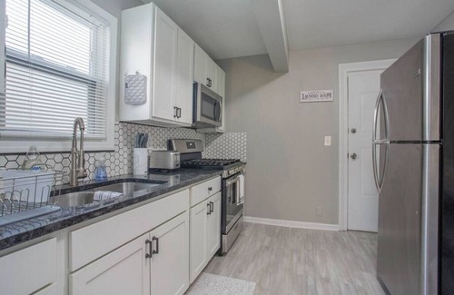 Grand Rapids Apartment | Gold 2 · Stunning Couples Retreat - Downtown Getaway