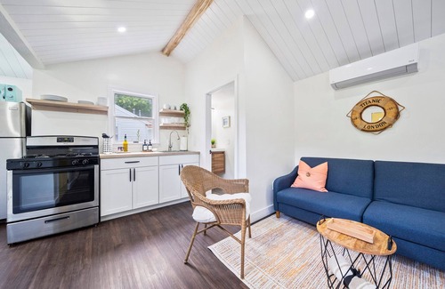 East Sandwich House | Gold Anchor Cottage - private hot tub getaway!