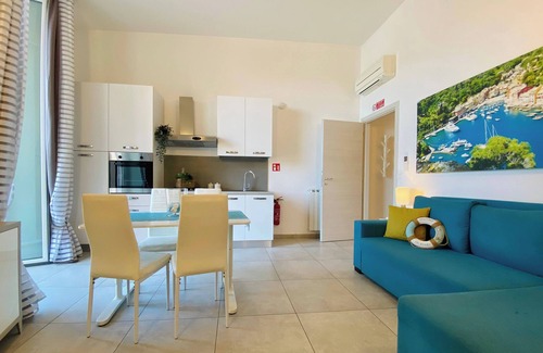 Rapallo Apartment | Gold apartment, La Casa Rosa al Mare, with sea view & garage at 800mt