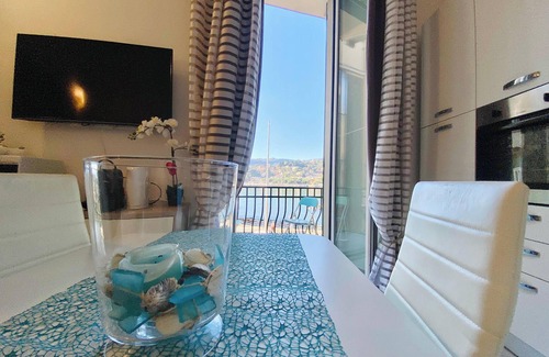 Rapallo Apartment | Gold apartment, La Casa Rosa al Mare, with sea view & garage at 800mt