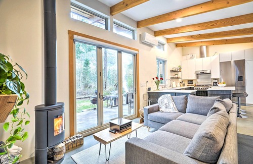 Gold Bar Cabin | Gold Bar Cabin on Skykomish River: Heated Swim Spa