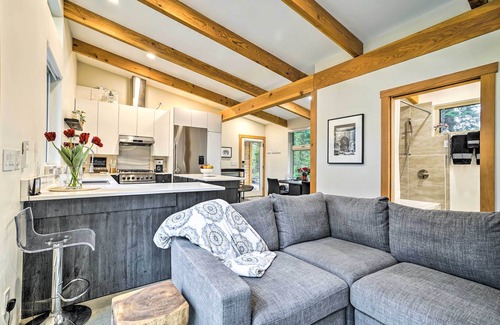 Gold Bar Cabin | Gold Bar Cabin on Skykomish River: Heated Swim Spa