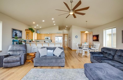 Gold Beach House | Gold Beach Retreat Private Hot Tub and Ocean Views!
