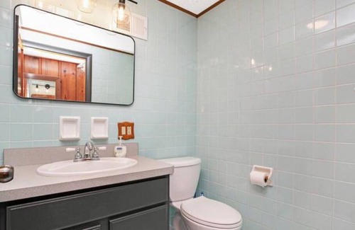 Edwardsburg Cottage | Gold Coast Cottage: Cute Lake Home, INCLUDED Pontoon, near Notre Dame