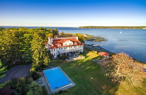 Centre Island House | Gold Coast Estate - Island Centre
