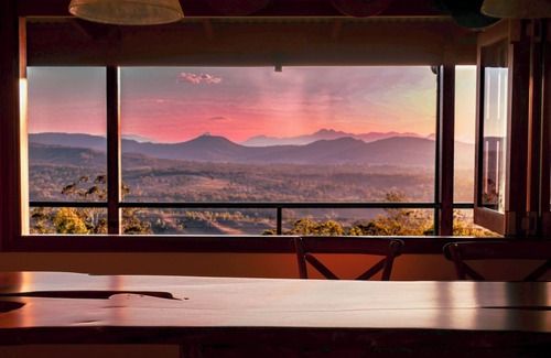 Sarabah House | Gold Coast Hinterland Retreat | Sleeps 10 | Heated Infinity Pool | Fireplace