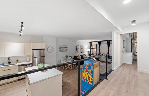 Rush and Division Apartment | Gold Coast Luxury Condo w/ Rooftop Pool