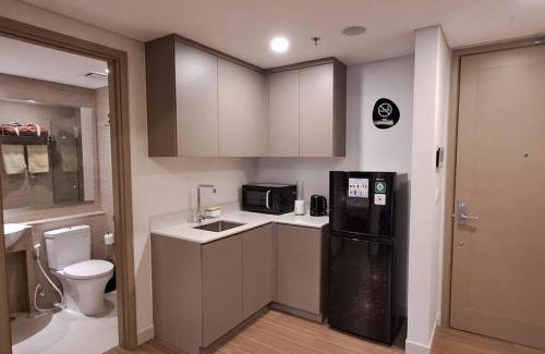 Pantai Indah Kapuk Apartment | gold coast pik BEACH ROOM 1br netflix wifi sofa bed