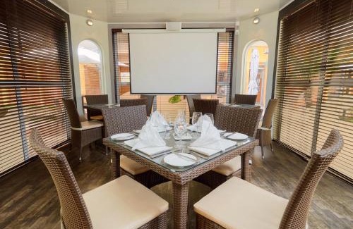 Quatre Bornes Hotel | Gold Crest Hotel