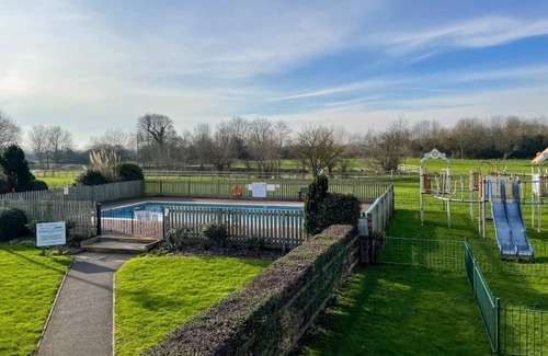 Harvington House | Gold Deluxe 3 Bed sleeps 8 Pet friendly