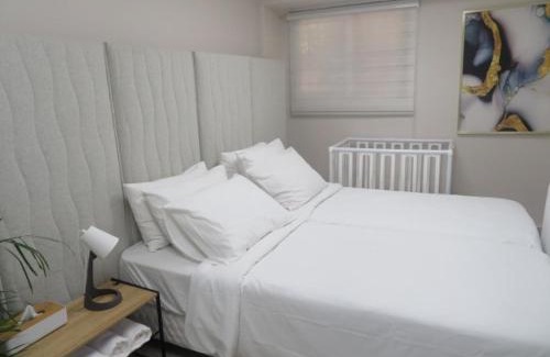 Beit Shemesh Apartment | Gold House