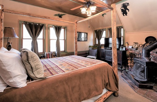 Big Bear City Bed & Breakfast | Gold Mountain Manor Bed and Breakfast