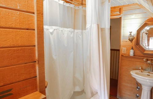 Big Bear City Bed & Breakfast | Gold Mountain Manor Bed and Breakfast