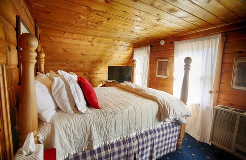 Big Bear City Bed & Breakfast | Gold Mountain Manor Bed and Breakfast