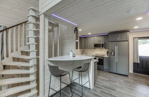 Cleveland Cabin | Gold Peak Treehouse Near Helen, Georgia - Cedar Creek Rentals LLC