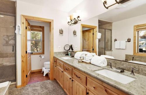 Eagle Mountain Estates House | Gold Rush Lodge Big Bear~Hot Tub~ Games~