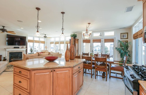 Gold Coast Condo | GoldCoast-2nd Flr w/Elevator-Handicap Friendly-Across from Beach, 5 bdrms/4 bths