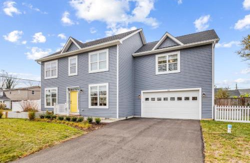 Edgewater House | Golden Anchor Retreat Lux Living!