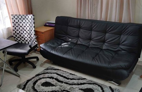 Greater Johannesburg Metropolitan Area House | Golden Apartment with (2 Rooms) 1 Stylish Lounge & a Luxury bedroom