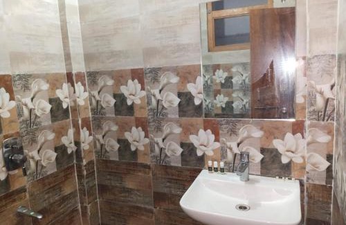 Sandila Hotel | Golden Bar And Hotel