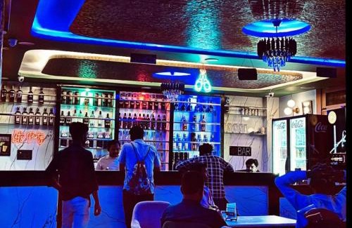 Sandila Hotel | Golden Bar And Hotel