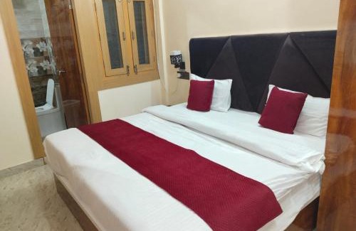 Sandila Hotel | Golden Bar And Hotel