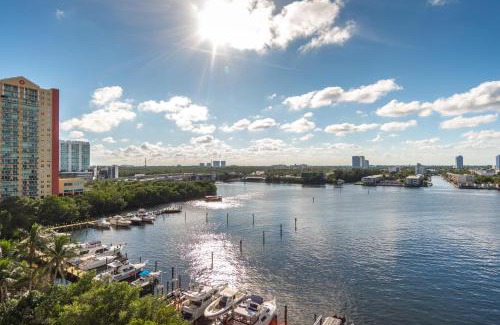 Sunny Isles Beach Apartment | Golden Bay 1003