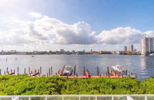 Sunny Isles Beach Apartment | Golden Bay 408