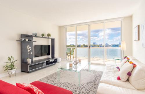 Sunny Isles Beach Apartment | Golden Bay 408