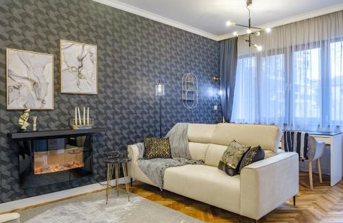 Burgas Center Apartment | GOLDEN BLACK