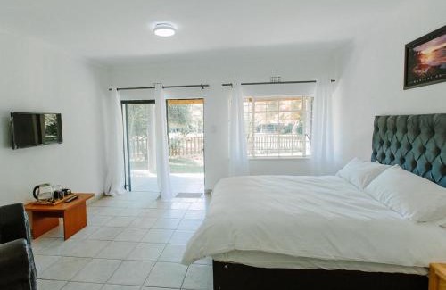 Greater Johannesburg Metropolitan Area House | Golden Candle Guest House