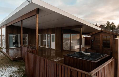 Fludir Villa | Golden Circle Villa - Hot Tub & Sauna
