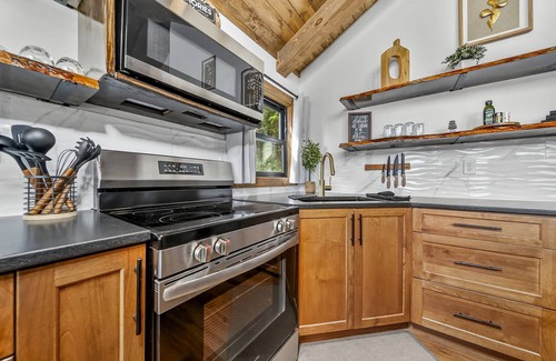 Saluda House | Golden Dawn at Saluda Mountain Retreats!