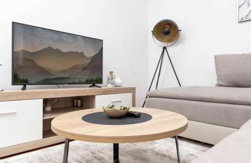 Vinkovci Apartment | Golden day