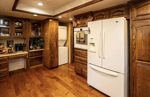 Kernville Cabin | Golden Deer Cabin: 3-Story Cozy Lodge, Game Room, Fire Pit, Mountain View, River