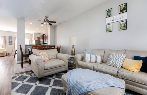 Roseland House | Golden Dome Getaway<>Townhome 1.5 mi To ND
