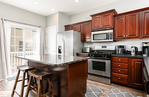Roseland House | Golden Dome Getaway<>Townhome 1.5 mi To ND