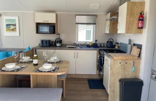 Par House | Golden Dunes Retreat, Dog-Friendly Stay at Par Sands Holiday Park, Cornwall