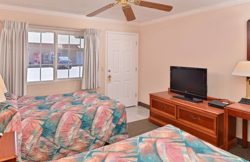 Dorris Hotel | Golden Eagle Motel