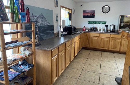 Browning Hotel | Golden Eagle Travel Agency