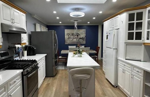 Maple Ridge House | Golden Ears Inn 3 bedrooms 2 bathrooms