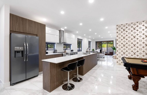 Croissant Park House | Golden Fox Downtown Pool House