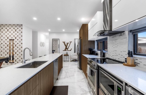 Croissant Park House | Golden Fox Downtown Pool House