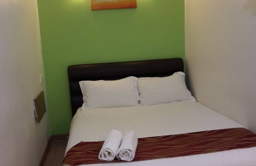 Kampung Gong Pauh Apartment | GOLDEN GATE HOTEL