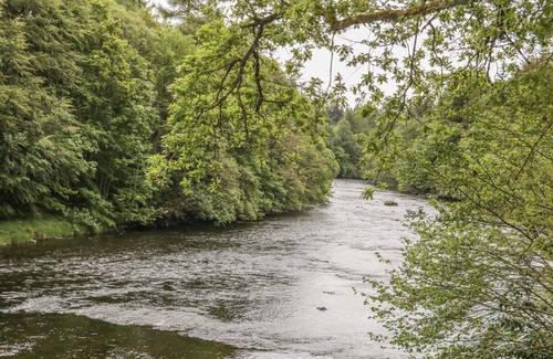 Doune Cottage | GOLDEN GATES LODGE, family friendly, with open fire in Doune